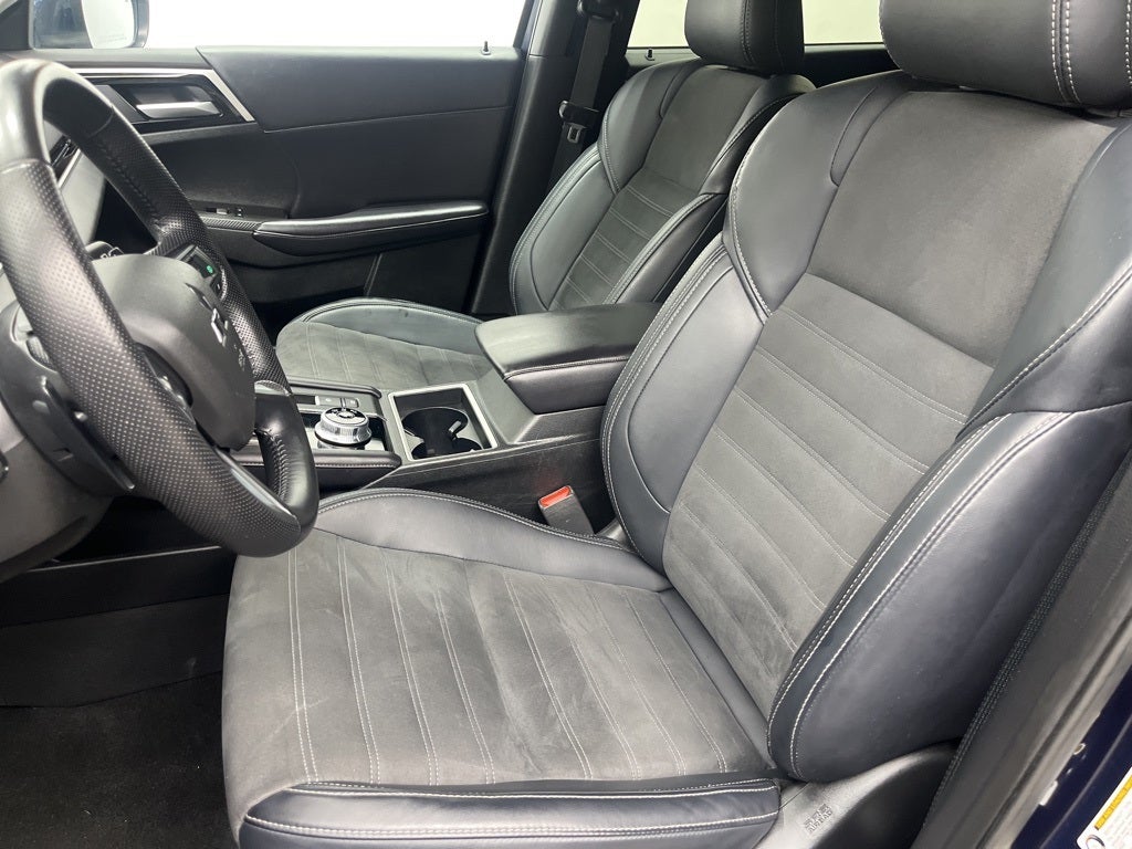 2024 Mitsubishi Outlander SE Black Edition w/Pano Roof