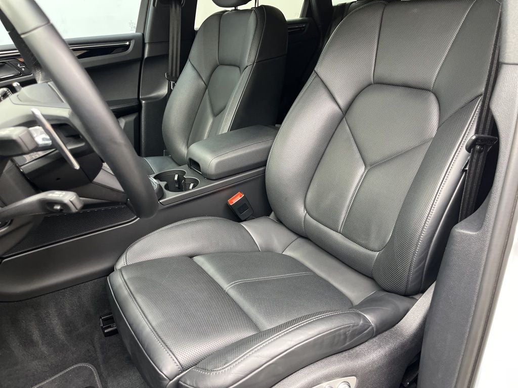 2025 Porsche Macan T