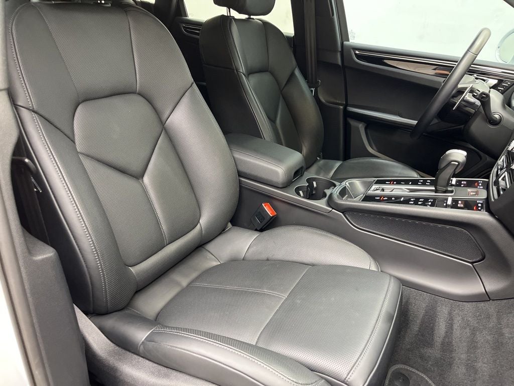 2025 Porsche Macan T