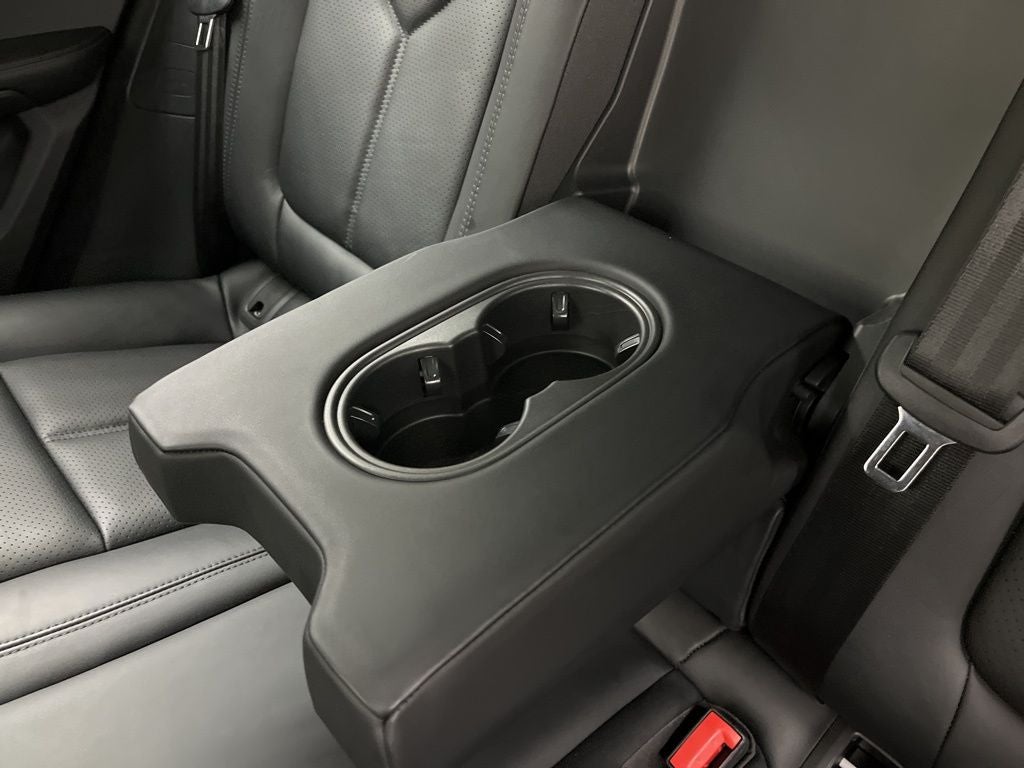 2025 Porsche Macan T