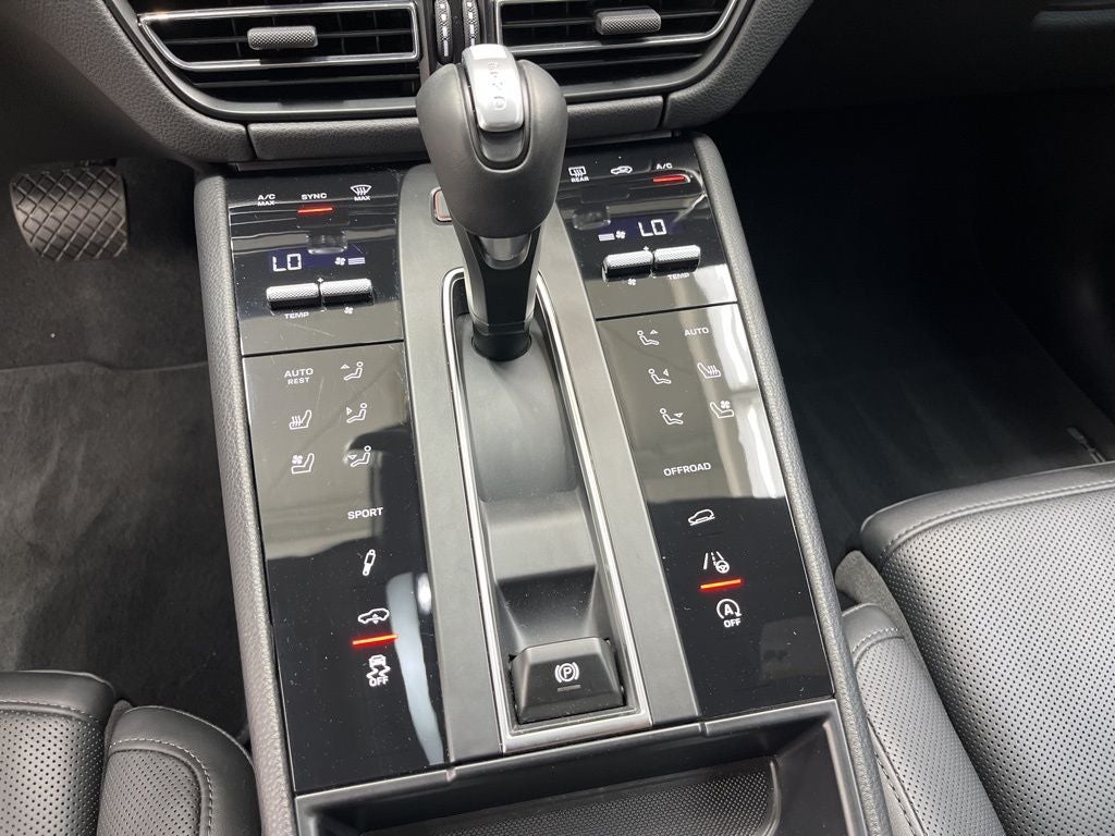 2025 Porsche Macan T