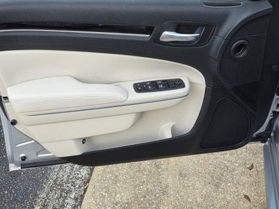 2023 Chrysler 300 Touring