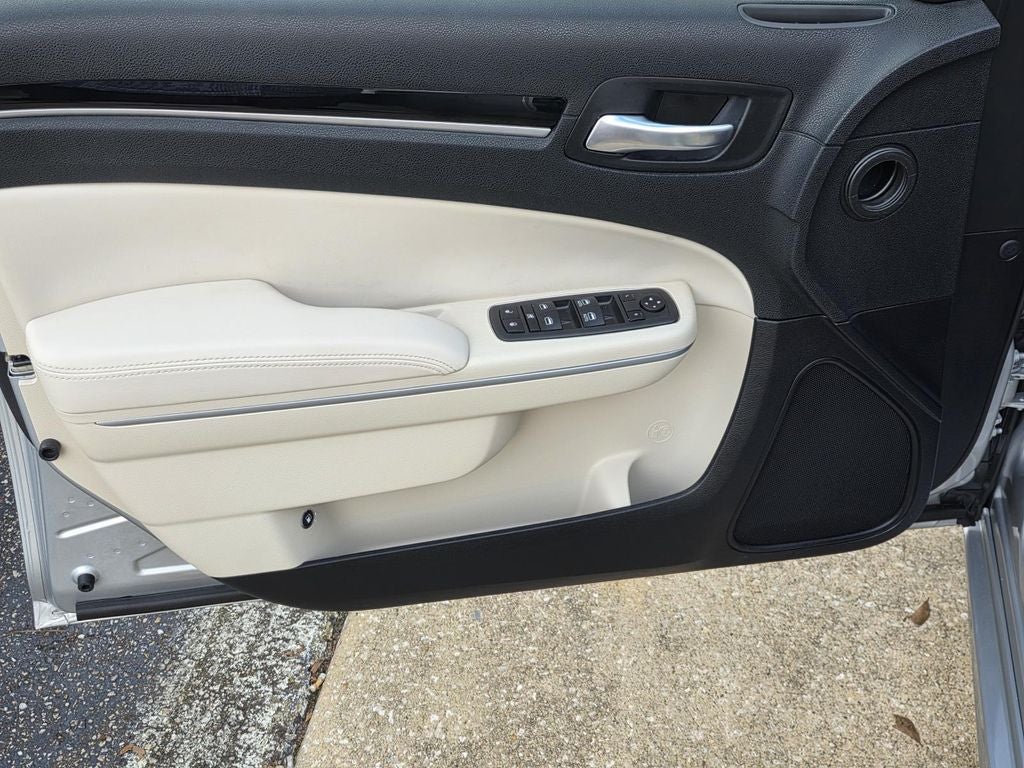 2023 Chrysler 300 Touring