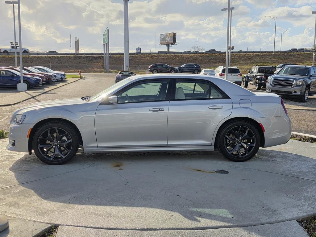 2023 Chrysler 300 Touring