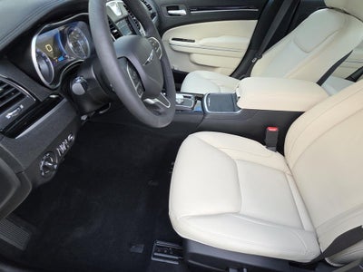 2023 Chrysler 300 Touring