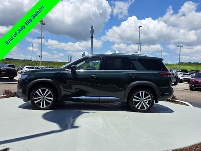 2023 Nissan Pathfinder Platinum