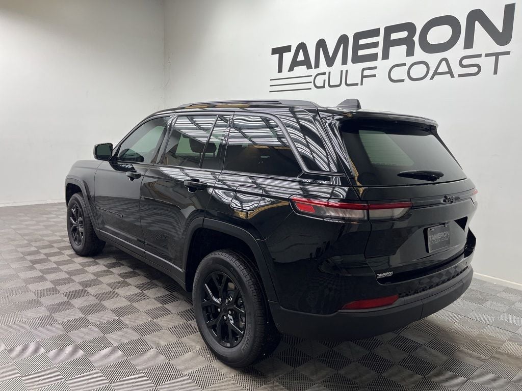 2026 Jeep Grand Cherokee Laredo Altitude