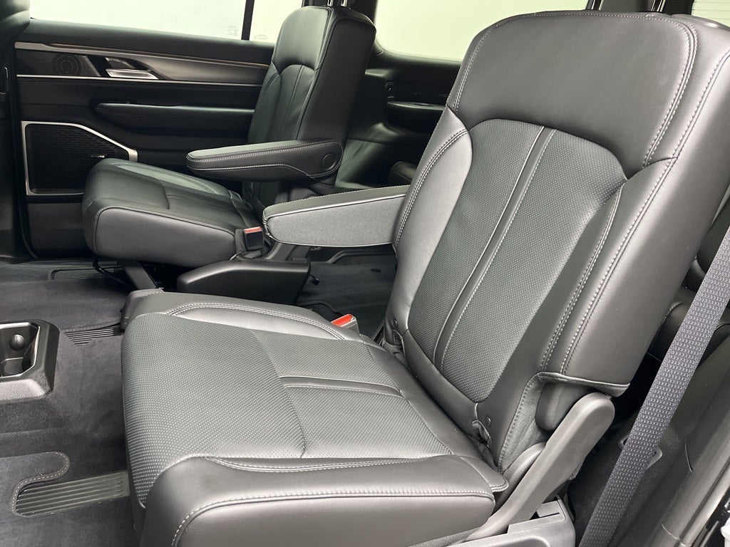 2026 Jeep Grand Wagoneer Base