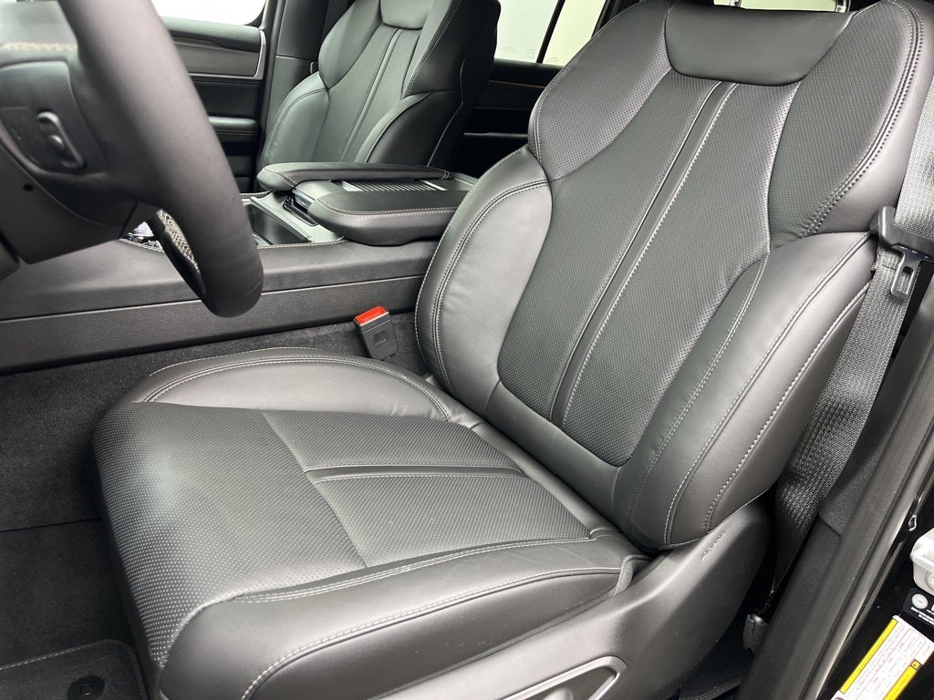 2026 Jeep Grand Wagoneer Base