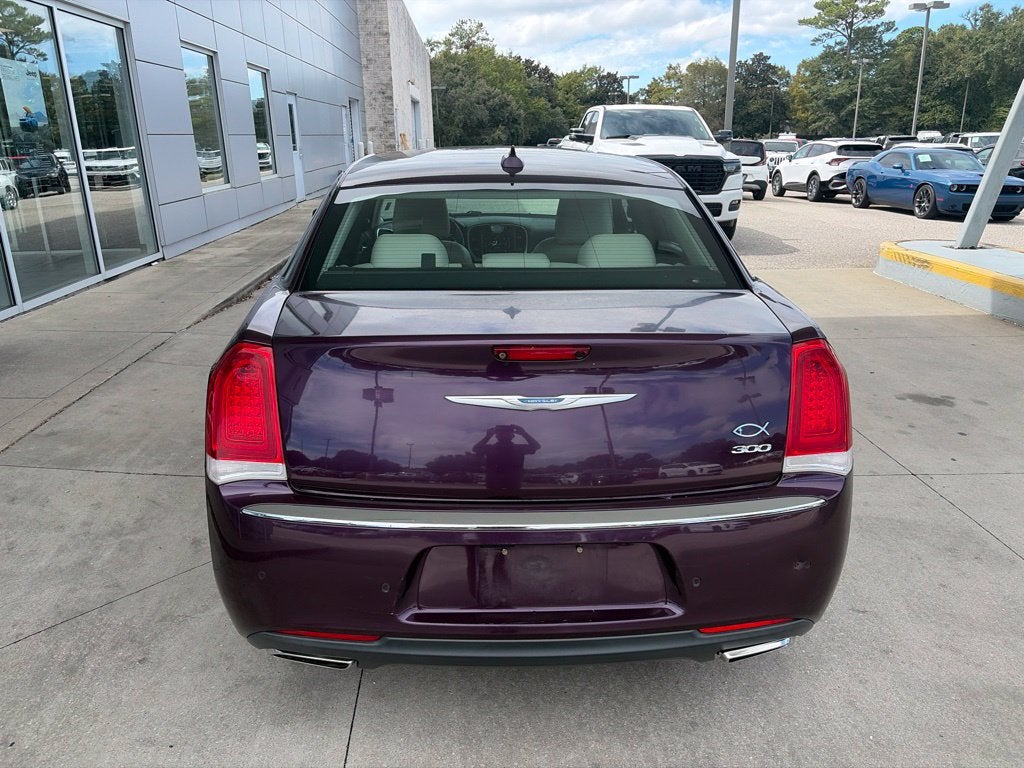 2021 Chrysler 300 Touring
