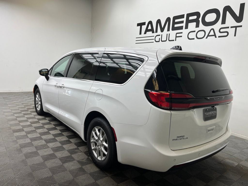 2027 Chrysler Pacifica Select