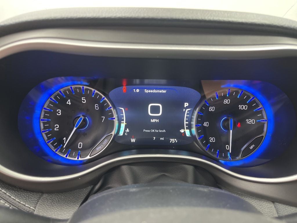 2027 Chrysler Pacifica Select