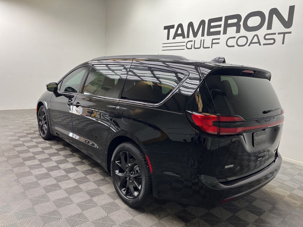 2027 Chrysler Pacifica Limited