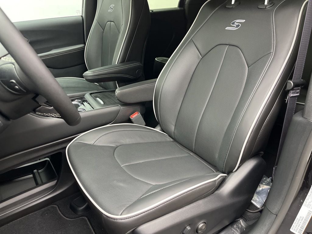 2027 Chrysler Pacifica Limited