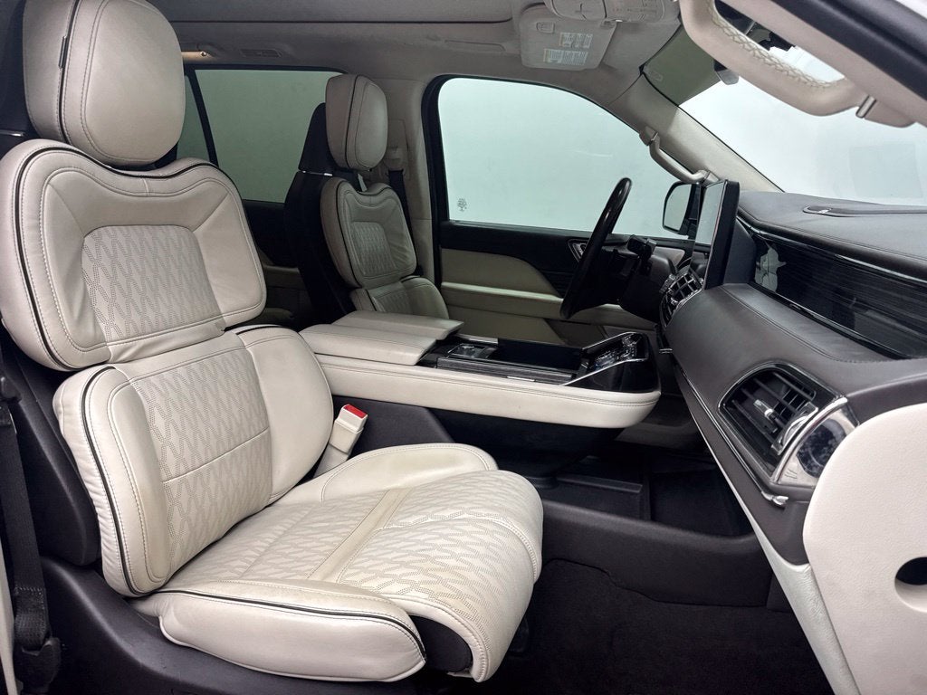 2022 Lincoln Navigator Black Label