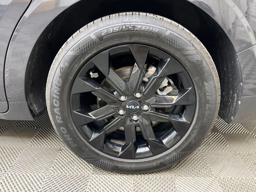 2024 Kia Carnival SX