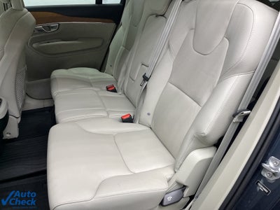 2022 Volvo XC90 T6 Momentum