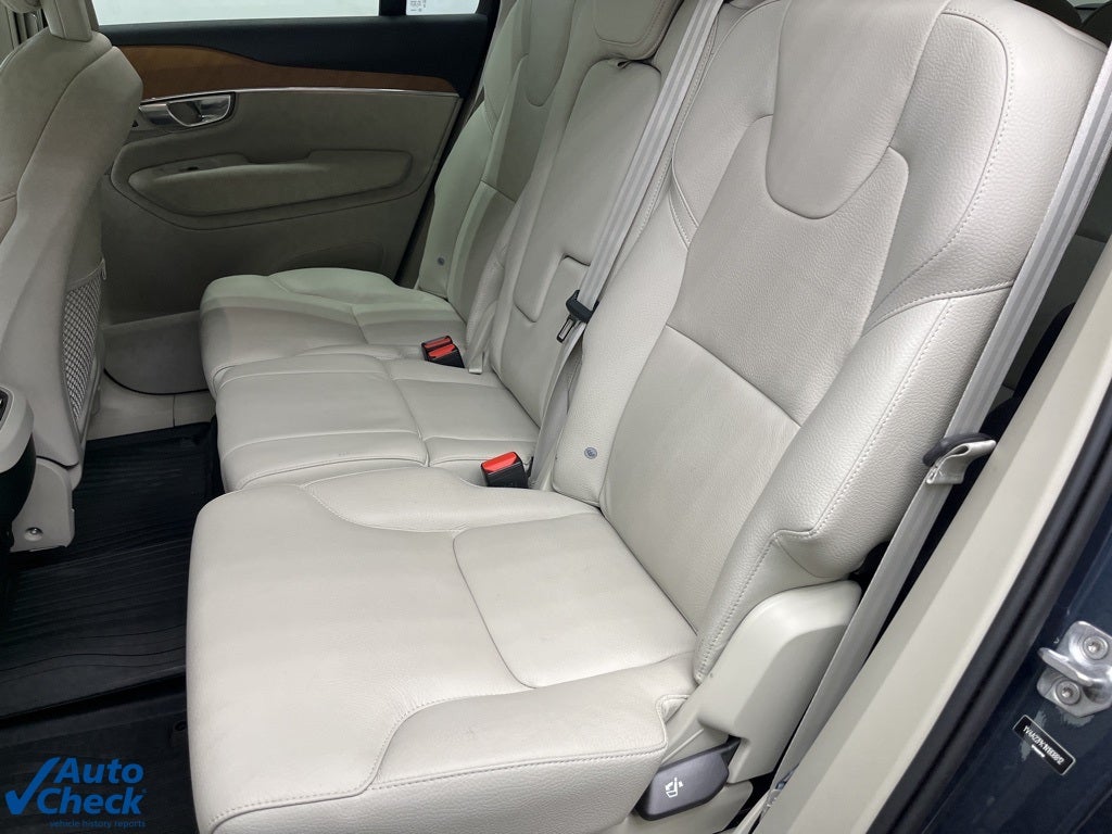 2022 Volvo XC90 T6 Momentum