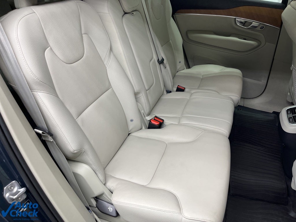 2022 Volvo XC90 T6 Momentum