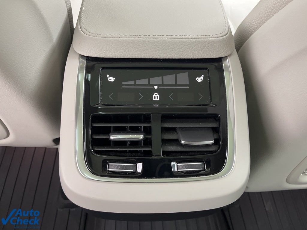 2022 Volvo XC90 T6 Momentum