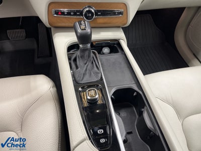 2022 Volvo XC90 T6 Momentum