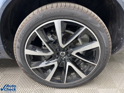 2022 Volvo XC90 T6 Momentum