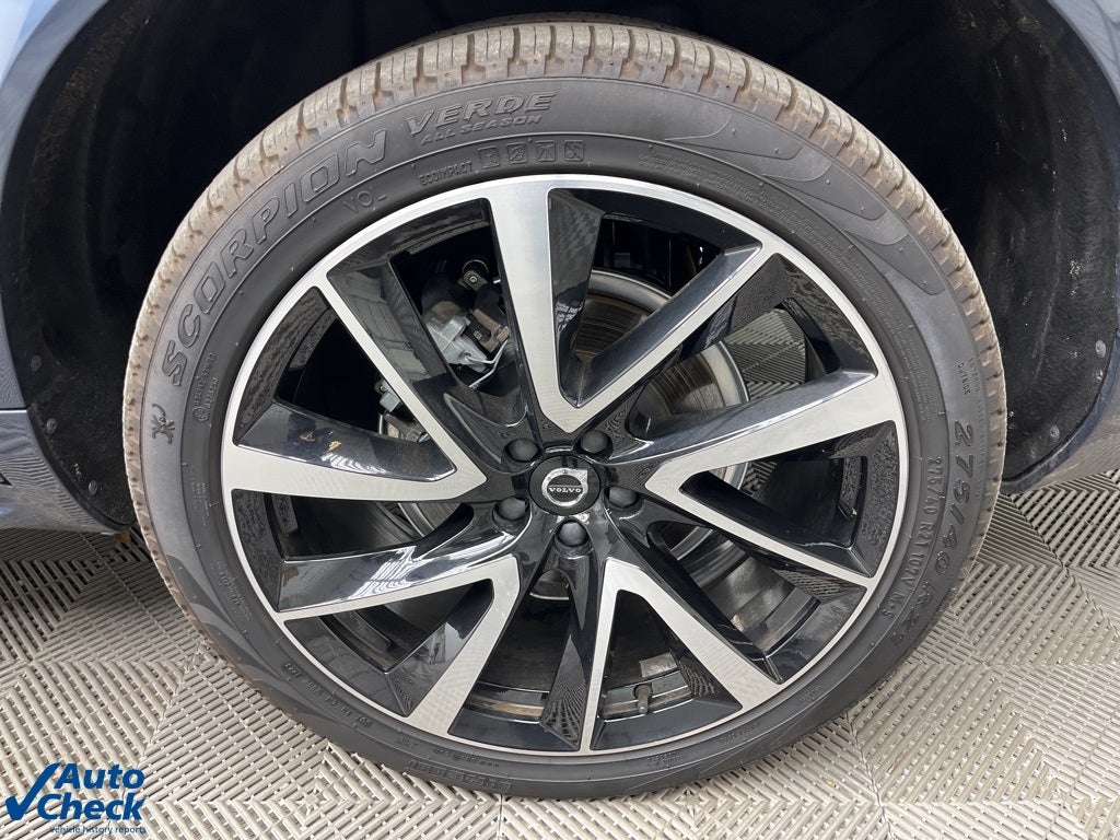 2022 Volvo XC90 T6 Momentum