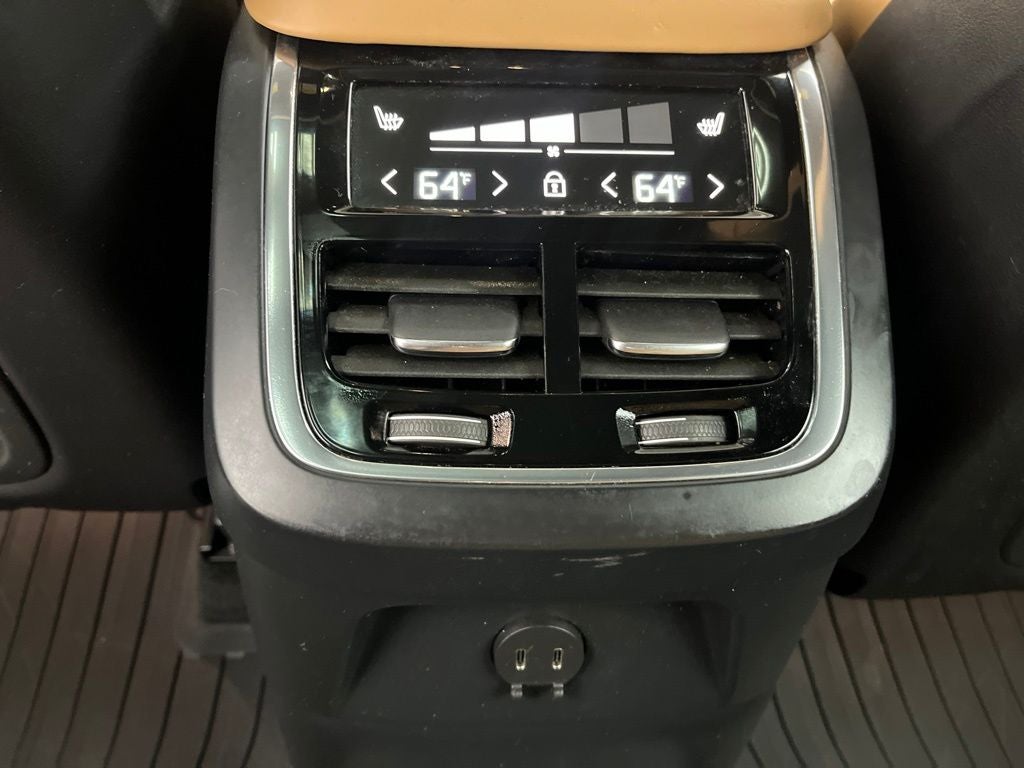 2021 Volvo XC90 Recharge Plug-In Hybrid T8 Inscription 7 Passenger