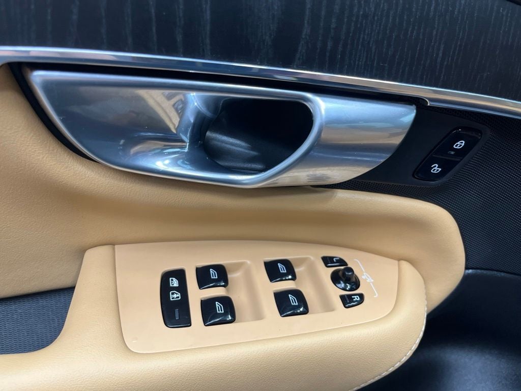 2021 Volvo XC90 Recharge Plug-In Hybrid T8 Inscription 7 Passenger