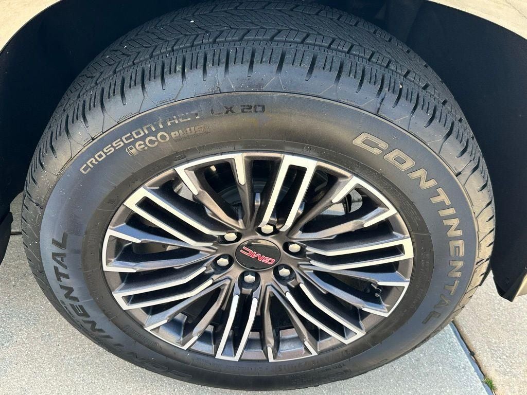 2025 GMC Yukon Elevation