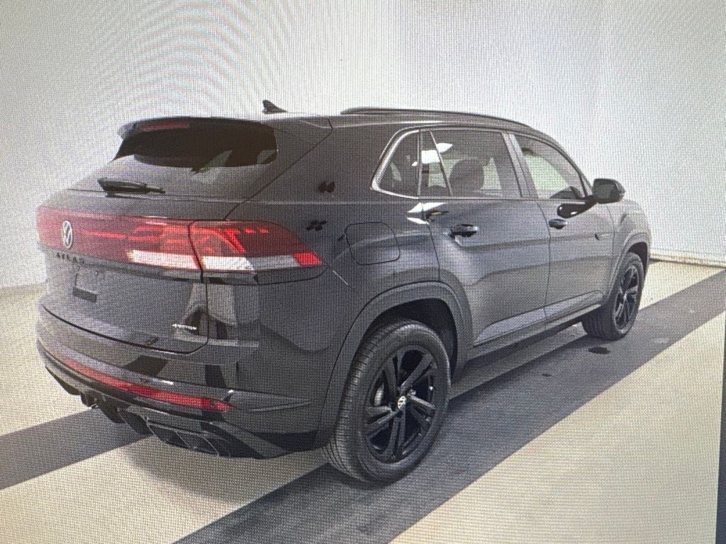 2025 Volkswagen Atlas Cross Sport 2.0T SEL R-Line Black