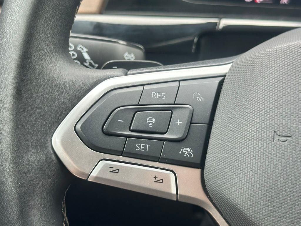 2025 Volkswagen Atlas 2.0T SE w/Technology