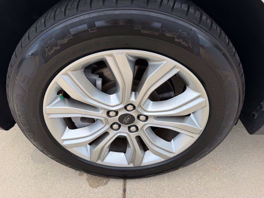 2023 Ford Edge Titanium