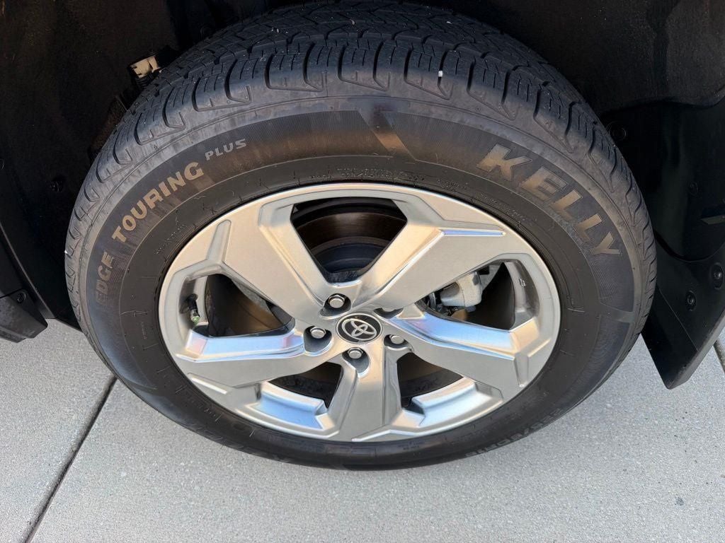 2021 Toyota RAV4 Hybrid XLE Premium