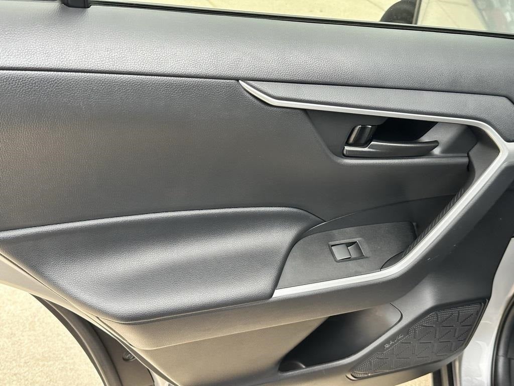 2020 Toyota RAV4 Hybrid LE