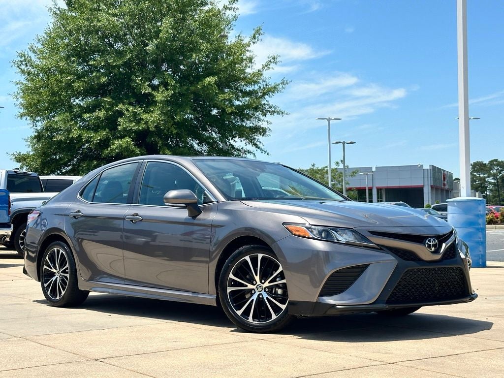 2020 Toyota Camry SE