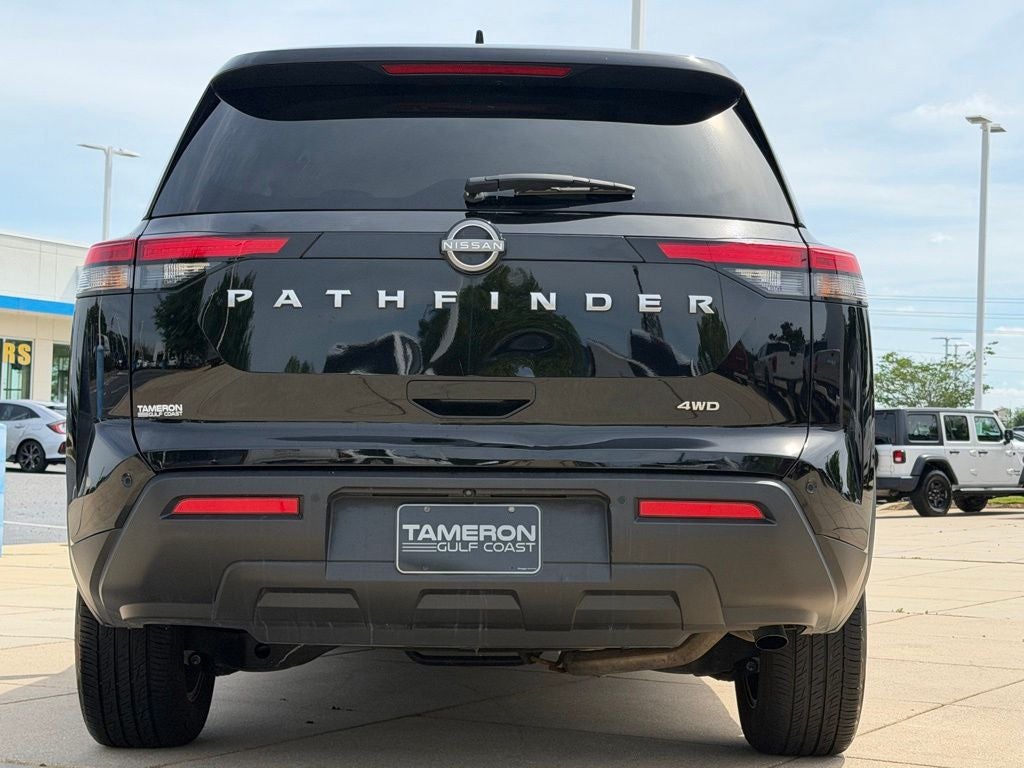 2025 Nissan Pathfinder SV