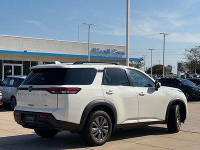 2025 Nissan Pathfinder SV