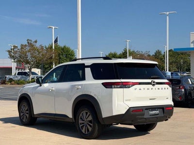 2025 Nissan Pathfinder SV