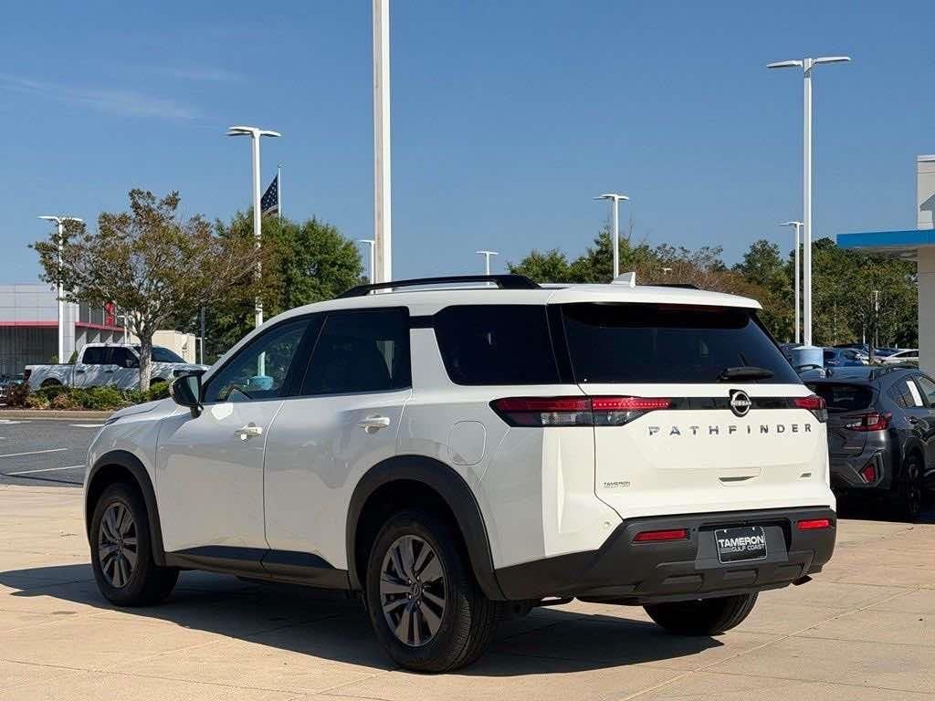 2025 Nissan Pathfinder SV