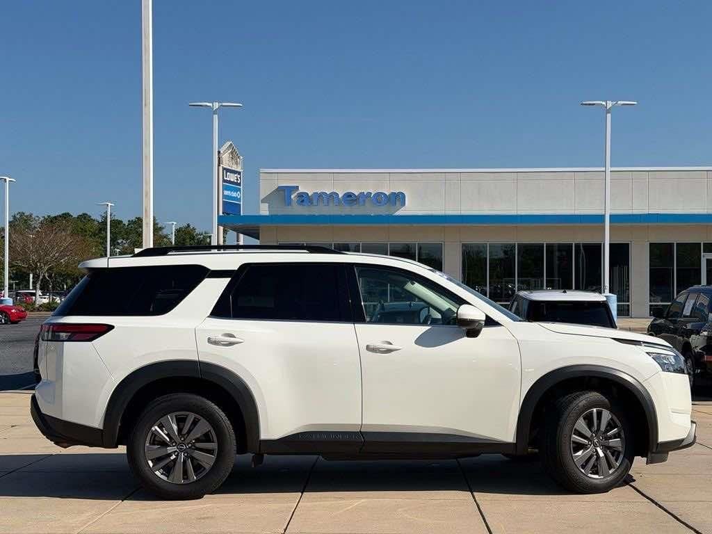 2025 Nissan Pathfinder SV