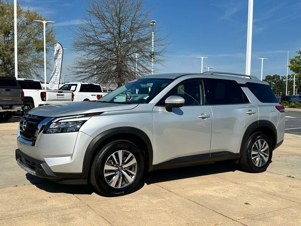 2025 Nissan Pathfinder SL