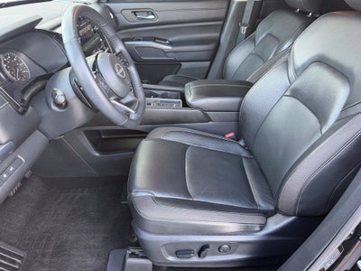 2024 Nissan Pathfinder SL