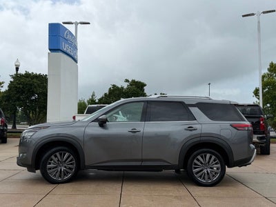 2025 Nissan Pathfinder SL