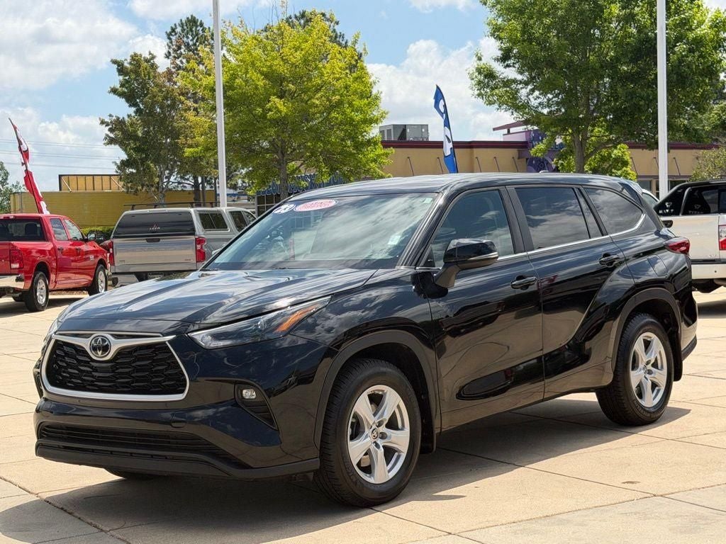 2023 Toyota Highlander LE