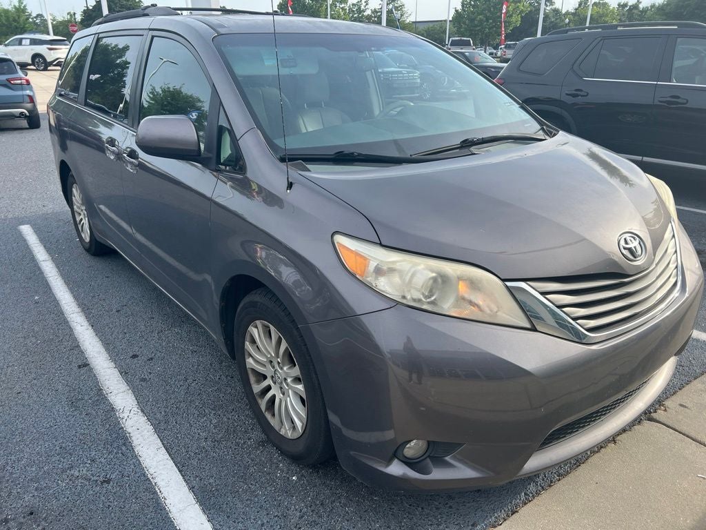 2012 Toyota Sienna XLE 8 Passenger