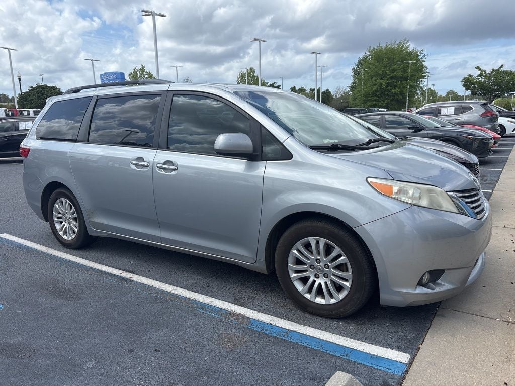 2016 Toyota Sienna XLE