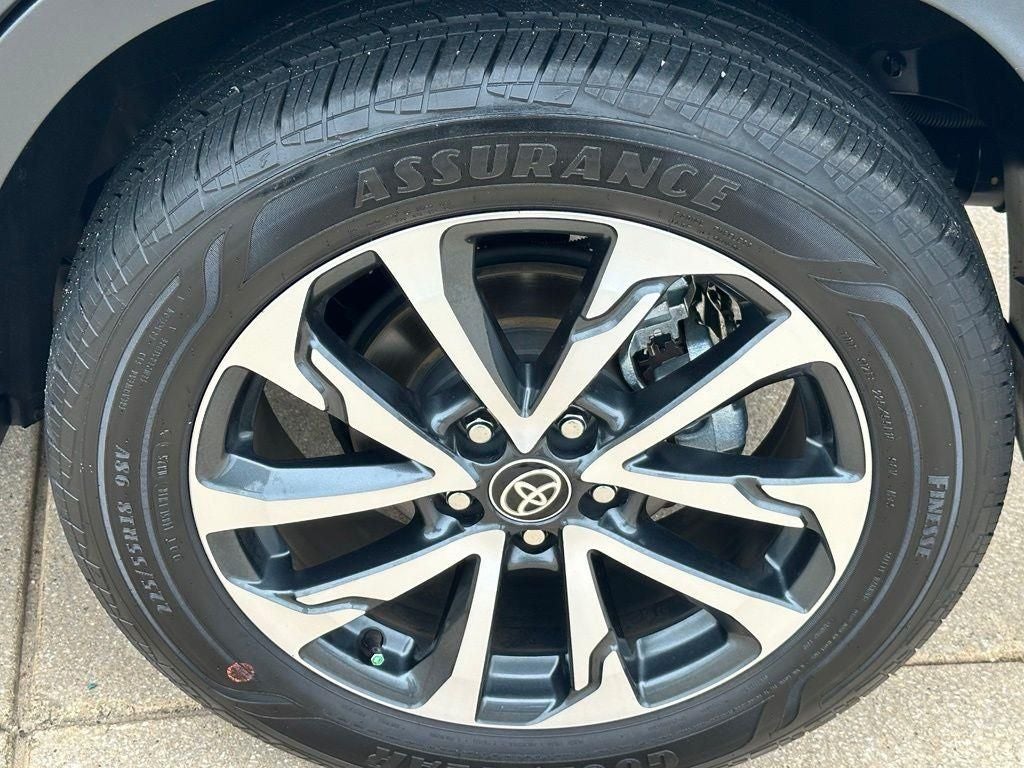 2025 Toyota Corolla Cross XLE