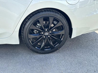 2023 Nissan Maxima SR