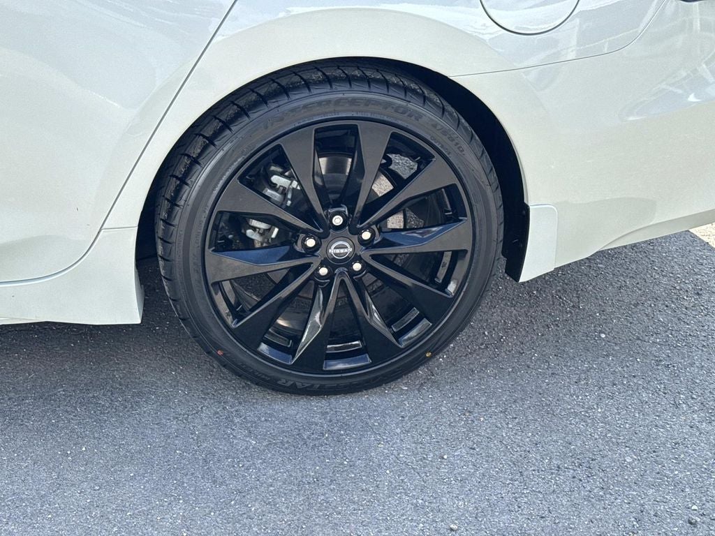 2023 Nissan Maxima SR